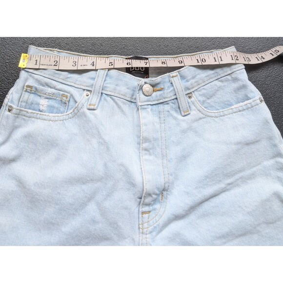 BDG Women Denim Short Mom High Rise Raw Hem Light Wash Distressing Size 25 - Picture 3 of 11